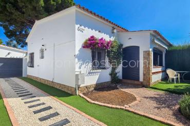 L'Escala - Ground floor house with private garden, jacuzzi and sauna 