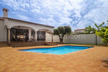 L'Escala - Bonita casa independiente y de planta baja