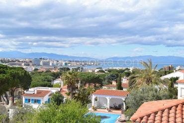 L'Escala - Casa independiente con vista al mar