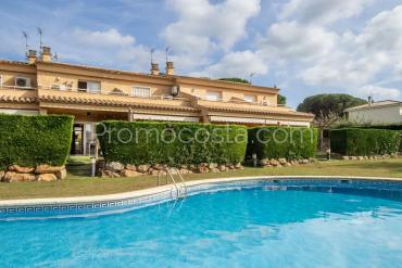 L'Escala - Casa amb jardí i piscina comunitària