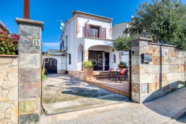 L'Escala - Maison avec licence touristique, située à environ 850m de la plage de Riells