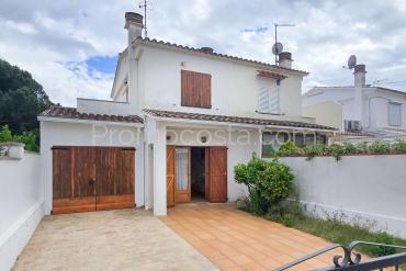 L'Escala - Casa en buen estado situada a unos 1000m de la playa de Montgo