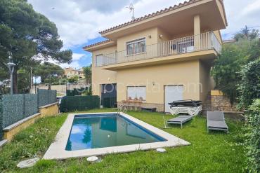 L'Escala - Casa independent amb jardí i piscina privada