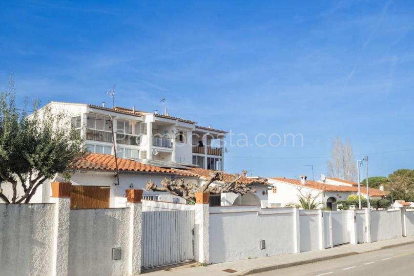 L'Escala, Apartment located about 550m from Riells beach