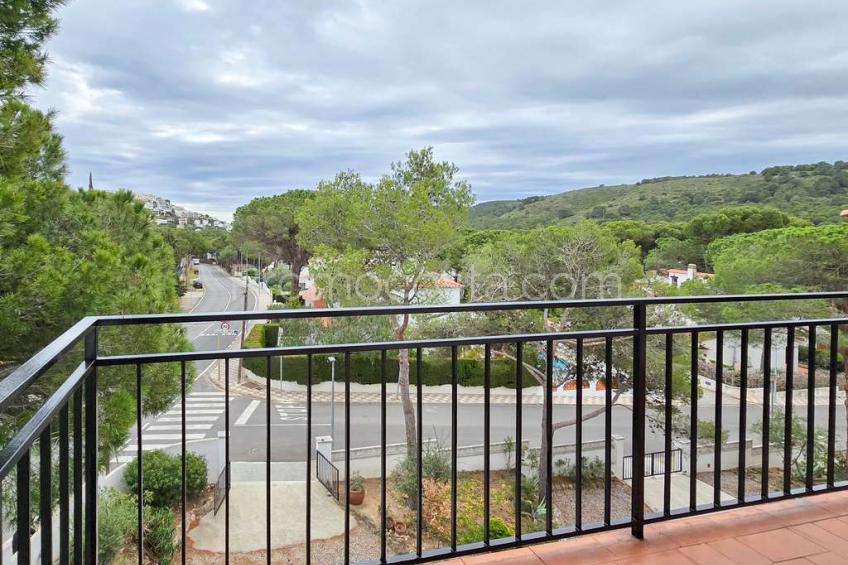 L'Escala, Penthouse in Montgo with forest views  