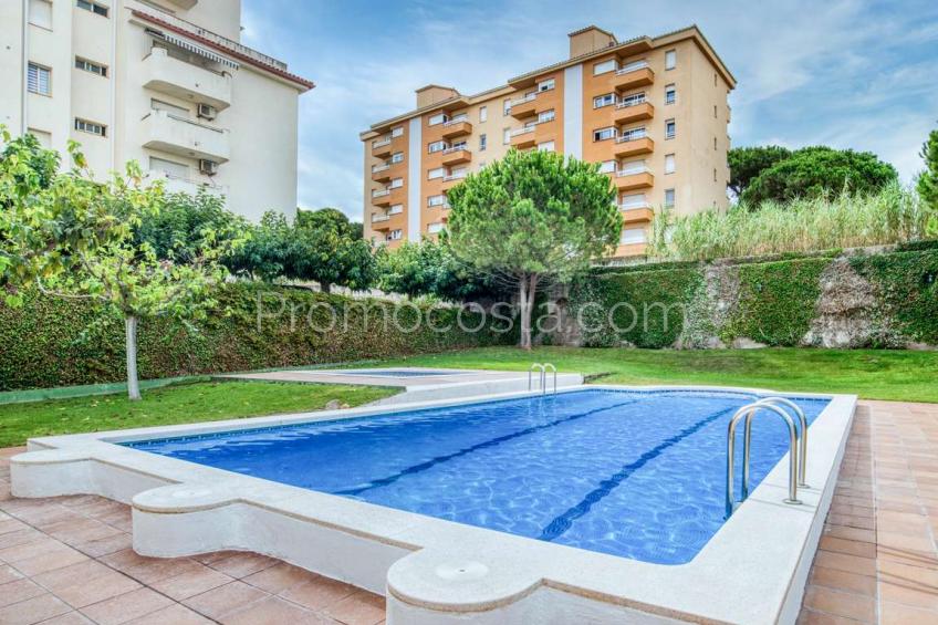 L'Escala, Apartment with communal pool