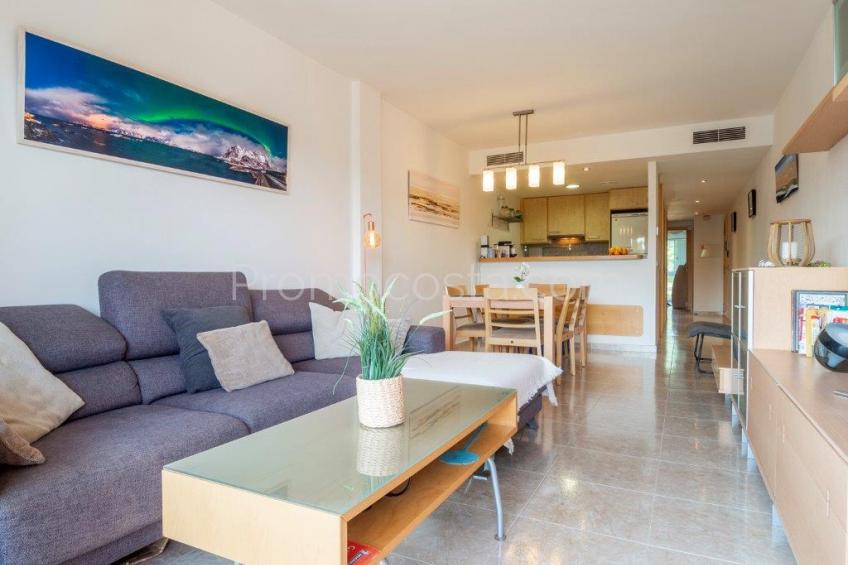 L'Escala, Spacious apartment with communal pool