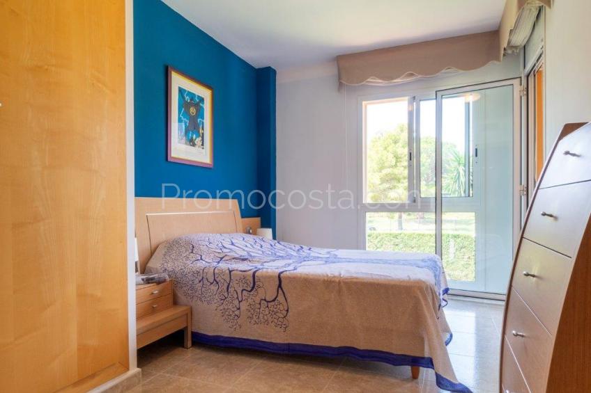 L'Escala, Spacious apartment with communal pool