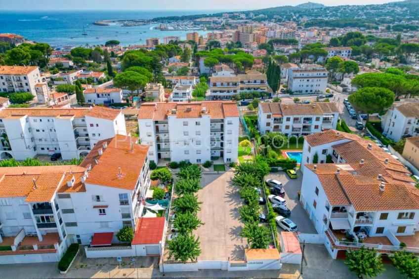 L'Escala, Apartament de planta baixa, situat a 500m de la platja de Riells