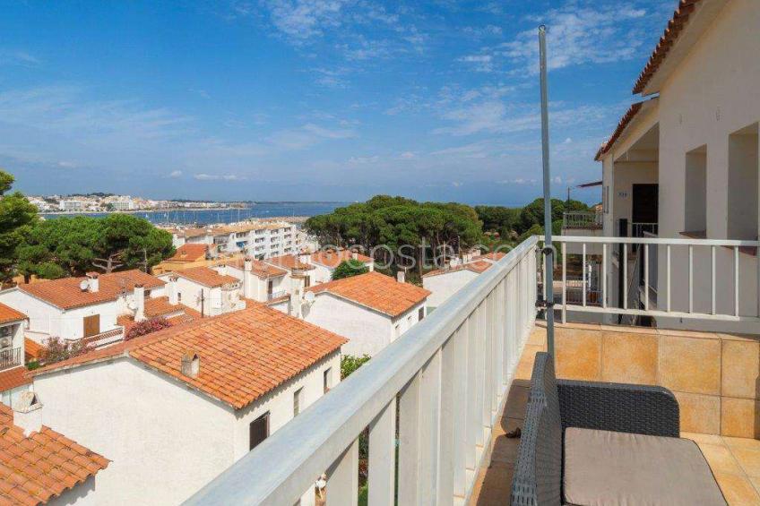 L'Escala, Penthouse situé à seulement 300m de la plage sauvage de Bol-Roig