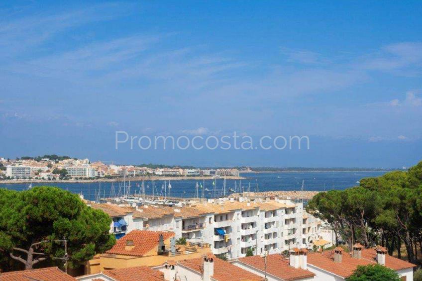 L'Escala, Penthouse situé à seulement 300m de la plage sauvage de Bol-Roig