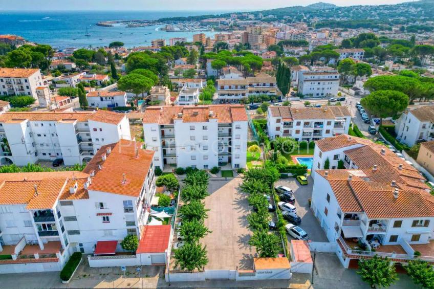 L'Escala, Apartament de planta baixa, situat a 500m de la platja de Riells