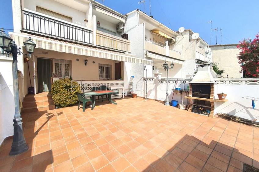 L'Escala, Apartment located about 300m from Riells beach