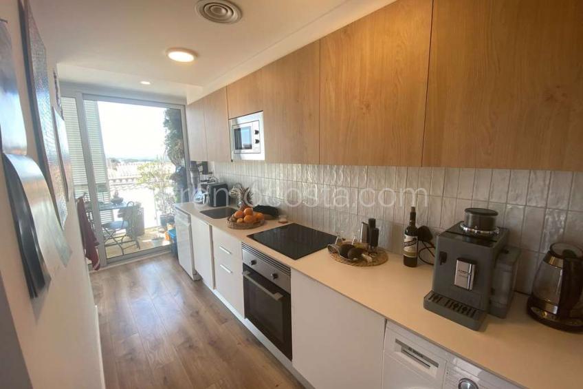 L'Escala, Appartement très central avec vue sur la mer