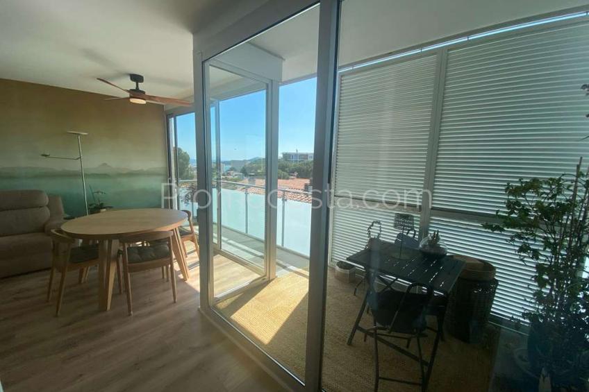 L'Escala, Appartement très central avec vue sur la mer