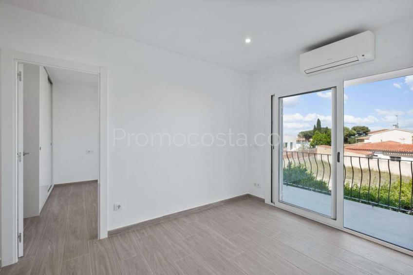 L'Escala,  Apartment with unobstructed views 700m from the beach
