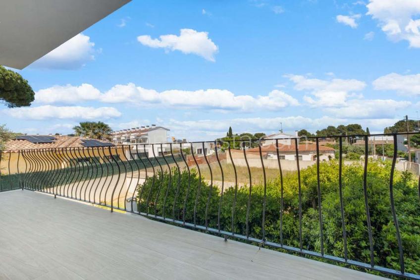 L'Escala,  Apartment with unobstructed views 700m from the beach