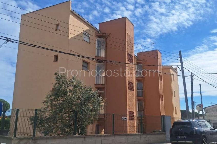 L'Escala, Apartamento en planta baja, situado a unos 700m de la playa de  Riells.