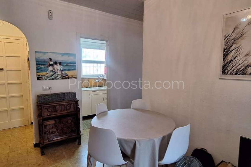 L'Escala, Apartamento en planta baja, situado a unos 700m de la playa de  Riells.