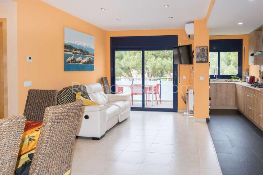 L'Escala, Duplex situé à environ 650 mètres de la plage de Riells