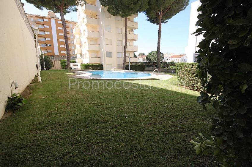 L'Escala, Apartamento en planta baja situado a unos 650m de la playa