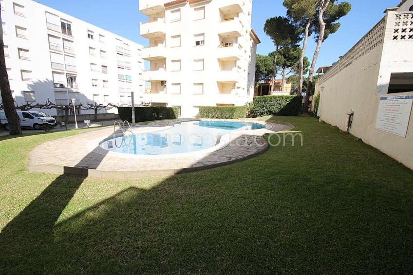 L'Escala, Apartamento en planta baja situado a unos 650m de la playa