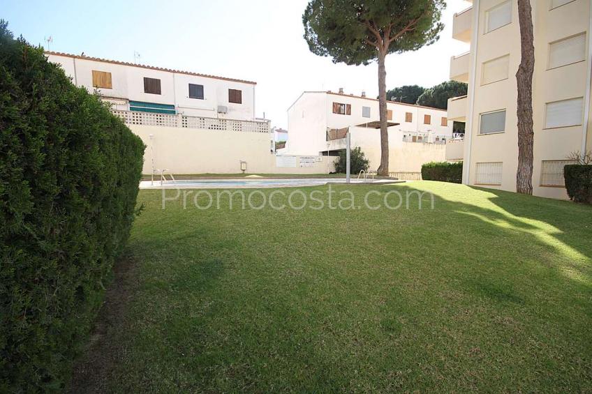 L'Escala, Apartamento en planta baja situado a unos 650m de la playa