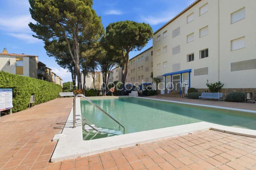 L'Escala, Apartamento con piscina comunitaria