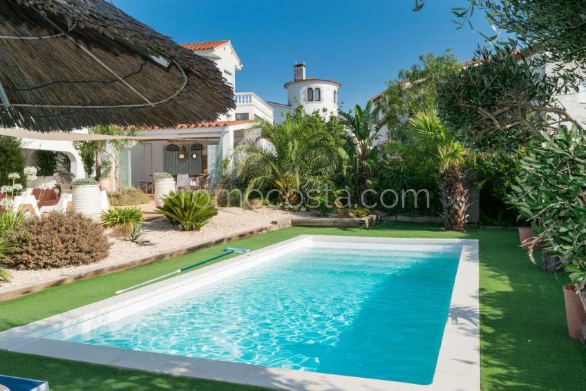 L'Escala, Magnifica casa independiente con vistas al mar y licencia turística