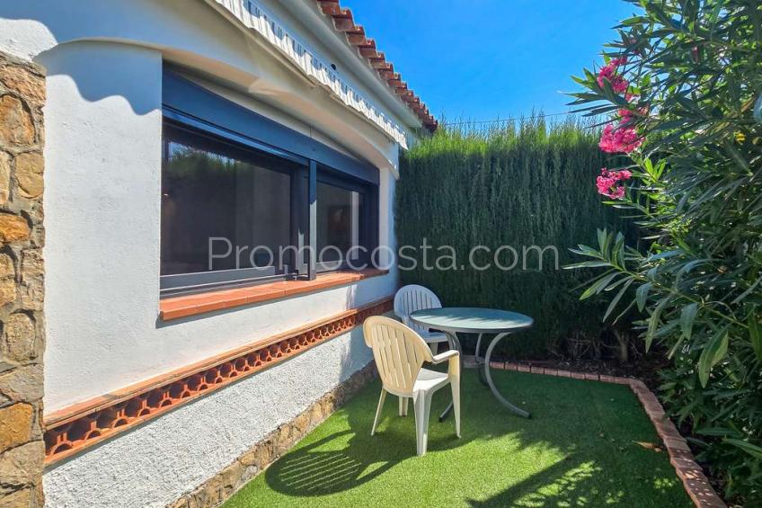 L'Escala, Ground floor house with private garden, jacuzzi and sauna 