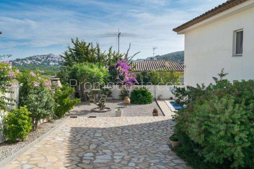L'Escala, Casa con piscina y vistas al mar