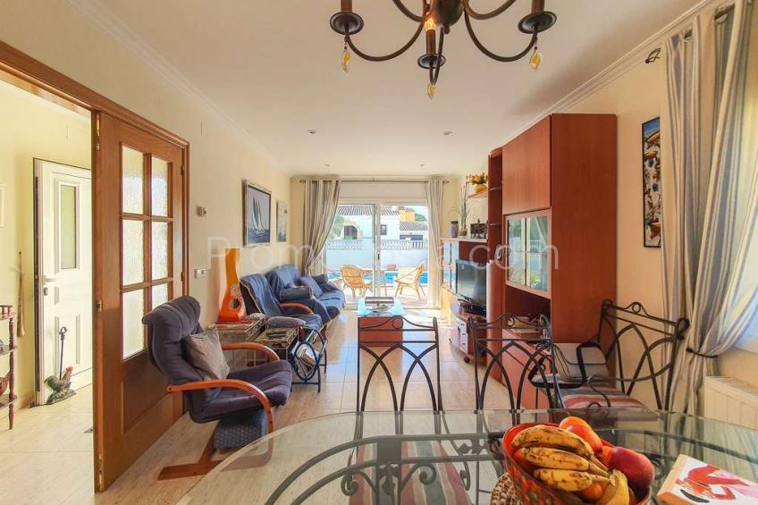 L'Escala, Amplia casa con piscina privada