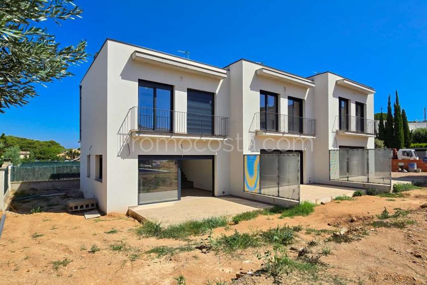 L'Escala, Conjunto de 6 casas de obra nueva, con jardin y piscina comunitaria 