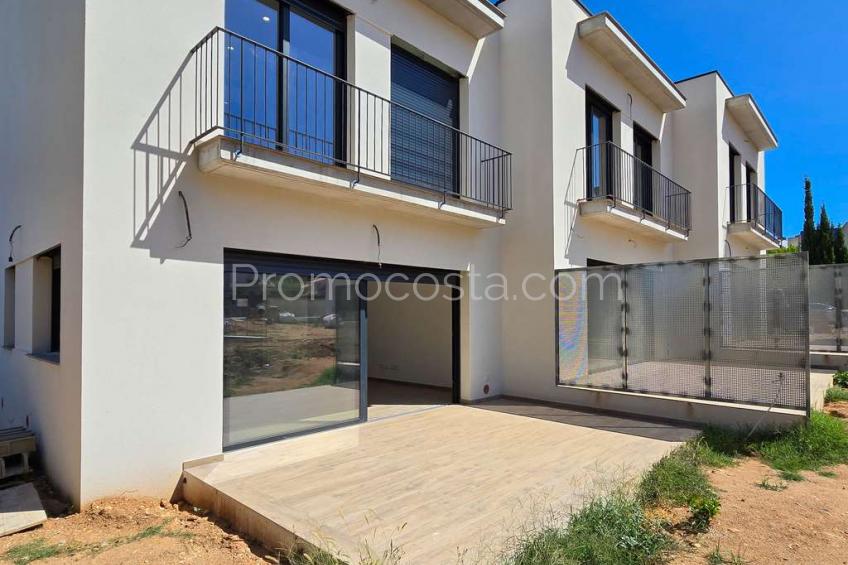 L'Escala, Conjunto de 6 casas de obra nueva, con jardin y piscina comunitaria 