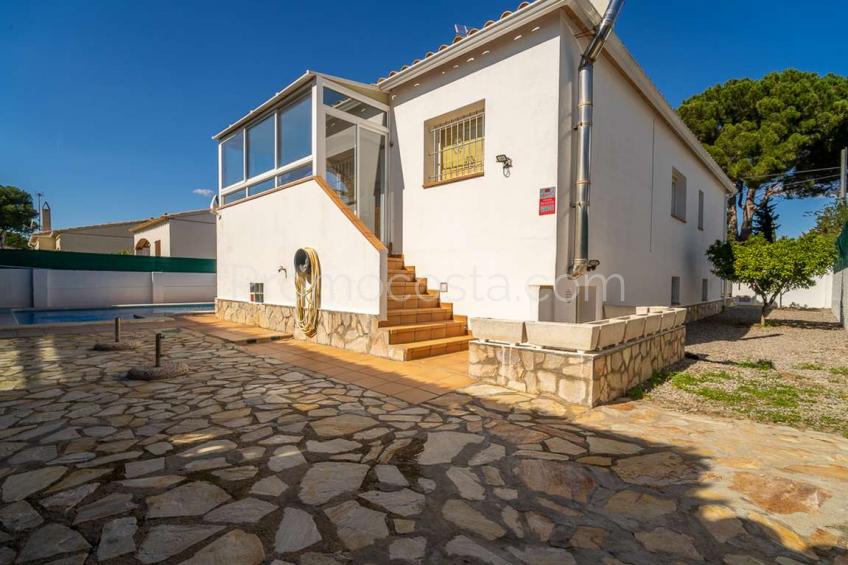L'Escala, Maison avec piscine privée, située à unos 900m de la playa de Riells 