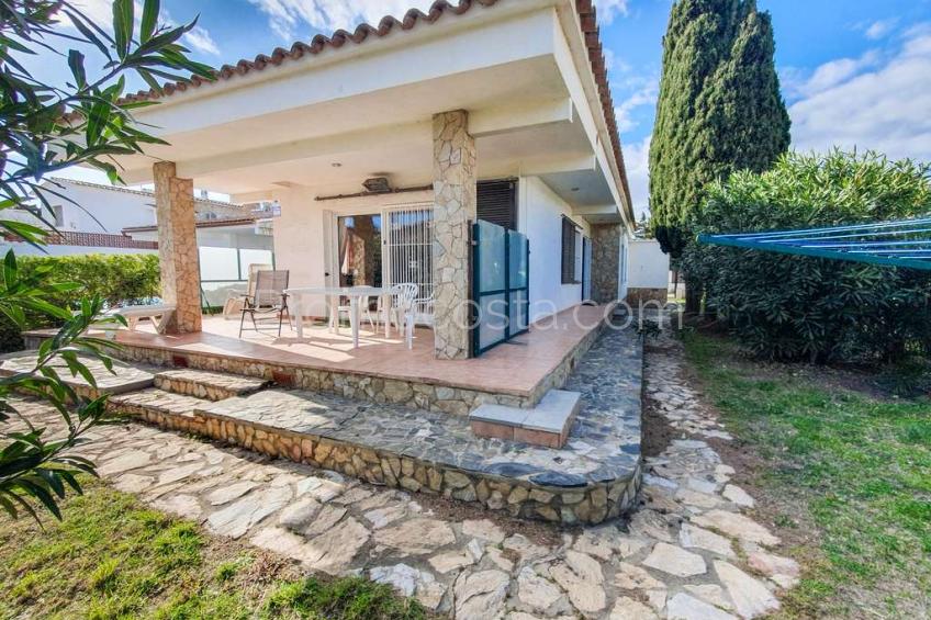 L'Escala, Casa con jardín a 100m playa Sant Marti d´Empuries