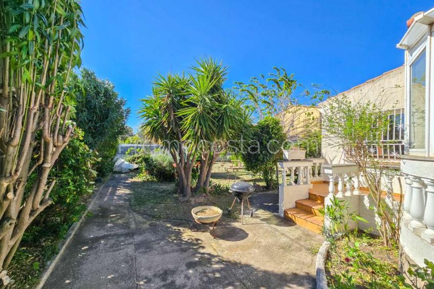 L'Escala, Casa con un gran jardín privado cerca de la playa