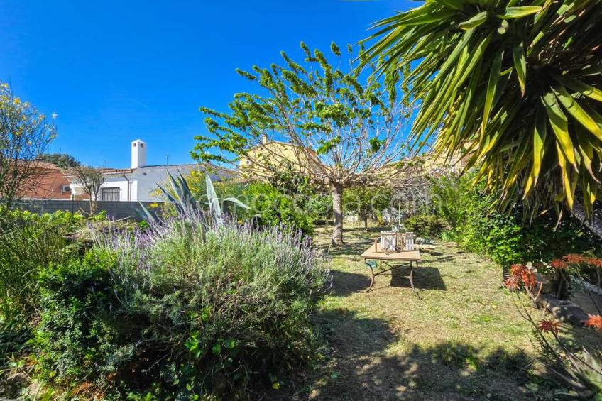 L'Escala,  Casa amb un gran jardí privat a prop de la platja 