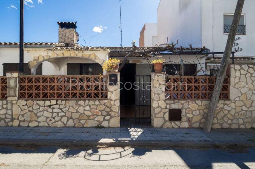 L'Escala, Ground floor house with a private garden