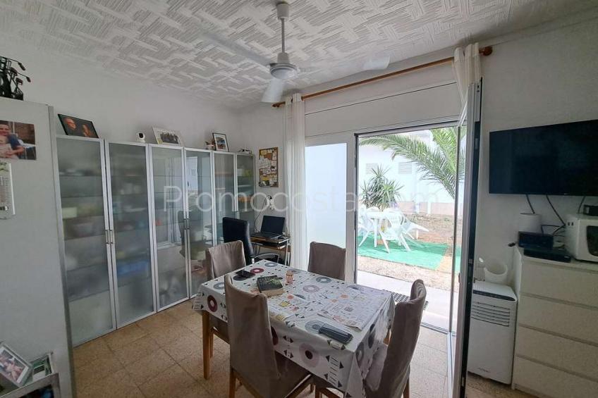 L'Escala, Corner house located about 1100m from Riells beach