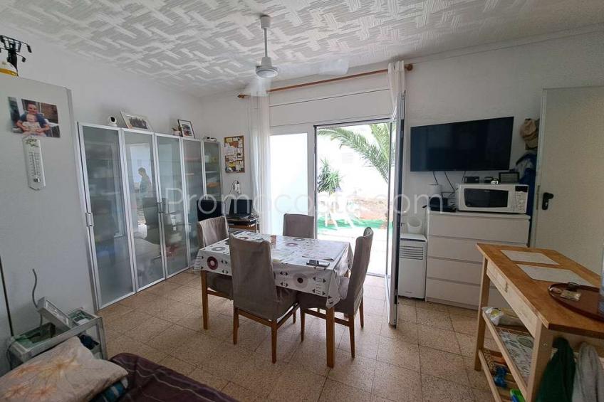 L'Escala, Corner house located about 1100m from Riells beach