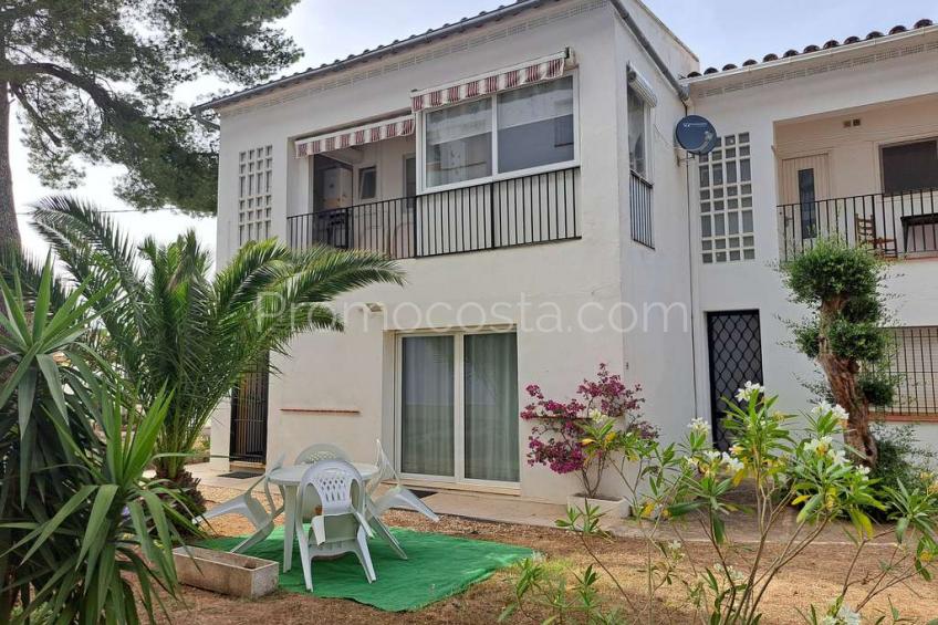 L'Escala, Corner house located about 1100m from Riells beach