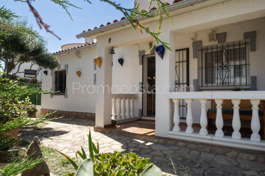 L'Escala, Detached house with sea views