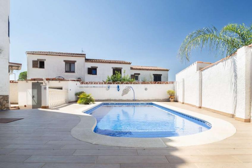 L'Escala, Casa independiente con vista al mar