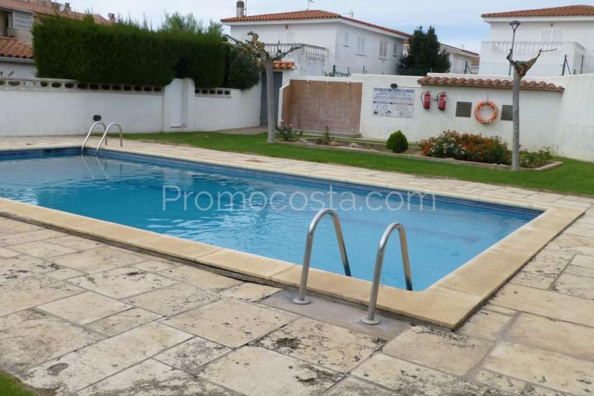 L'Escala, Casa adosada con piscina comunitaria