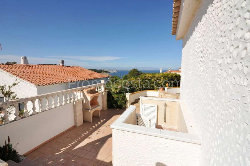 L'Escala, Casa con vistas al mar, situada a unos 800m de la playa de Montgo.