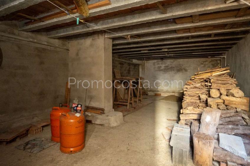 L'Escala, Casa adosada situada a unos 1.000 metros de la playa de Riells