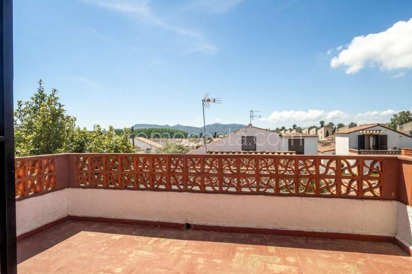 L'Escala, Casa con jardín privado, situada a unos 950 metros de la playa de Riells