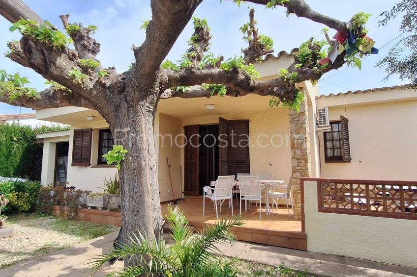 L'Escala, Casa de planta baja con jardín y piscina privada