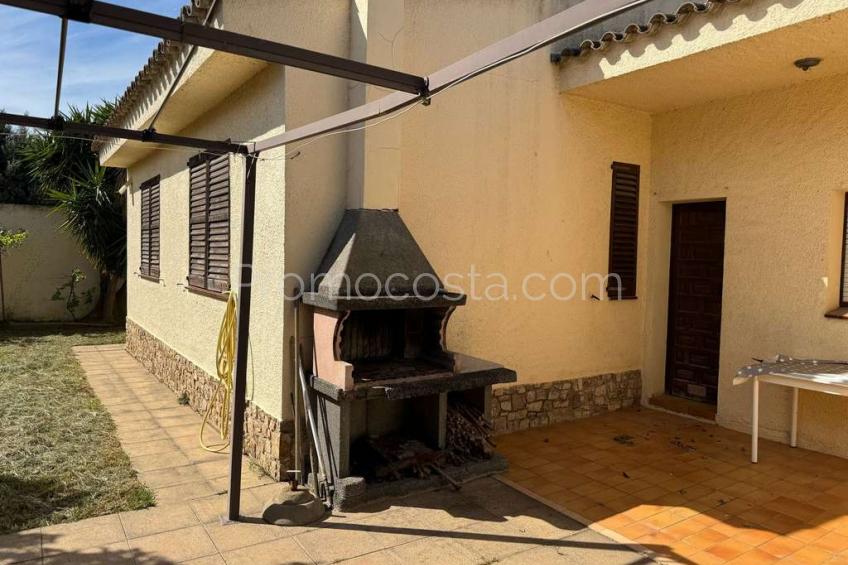 L'Escala, Casa de planta baja con jardín y piscina privada